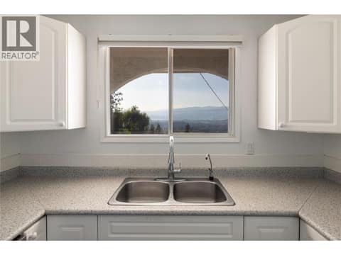 Photo 5 of 1035 Toovey Road, Black Mountain, Kelowna