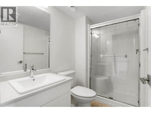 Ensuite in fourth bedroom at 720 Valley Road Unit# 46, North Glenmore, Kelowna