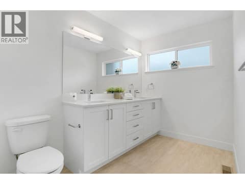 Primary bathroom at 720 Valley Road Unit# 46, North Glenmore, Kelowna