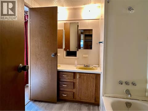 Jack and Jill main bath at 15401 Kalamalka Road Unit# 308, Middleton Mountain Coldstream, Vernon