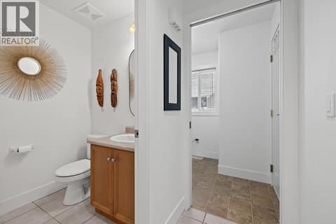 Photo 18 of 606 South Crest Drive, Upper Mission, Kelowna