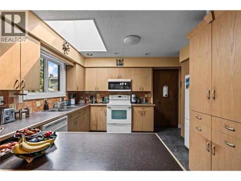 Photo 16 of 1503 39A Avenue, East Hill, Vernon