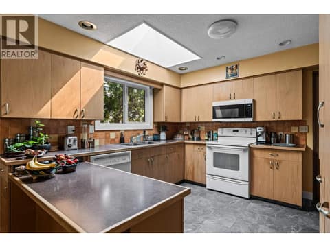 Photo 17 of 1503 39A Avenue, East Hill, Vernon