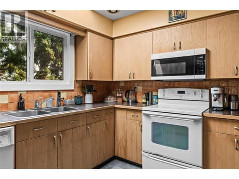 Photo 18 of 1503 39A Avenue, East Hill, Vernon
