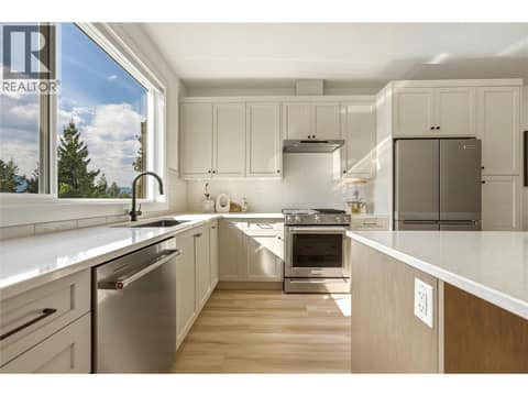 Photo 3 of 7012 Manning Place, Foothills, Vernon