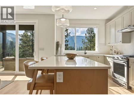 Photo 6 of 7012 Manning Place, Foothills, Vernon