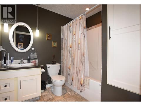 Full 4 piece ensuite at 535 Loon Avenue, Okanagan North, Vernon