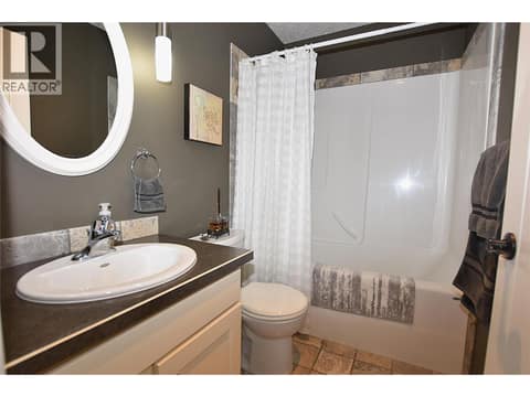 Main bath main floor at 535 Loon Avenue, Okanagan North, Vernon