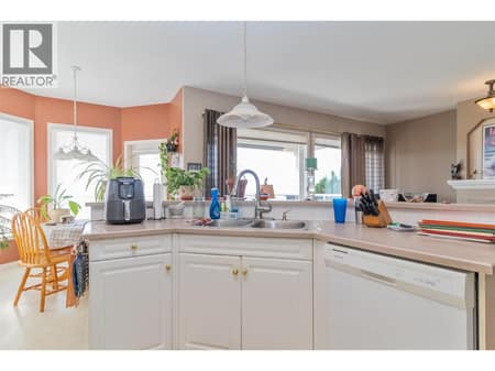 Photo 6 of 843 Lone Pine Drive, Black Mountain, Kelowna