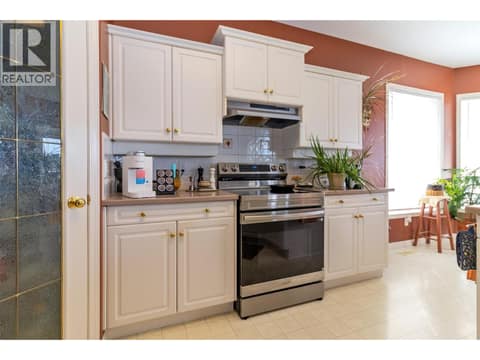 Photo 7 of 843 Lone Pine Drive, Black Mountain, Kelowna