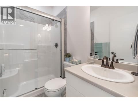 2nd Full Bathroom at 2450 Radio Tower Road Unit# 252, Oliver Rural