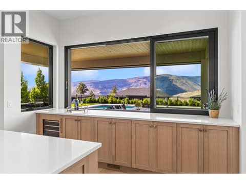 More seemless indoor/outdoor bar area at 74 Red Sky Court, Wilden, Kelowna