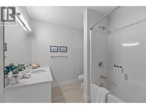 1st downstairs bedroom ensuite at 980 Ledgeview Court, Upper Mission, Kelowna