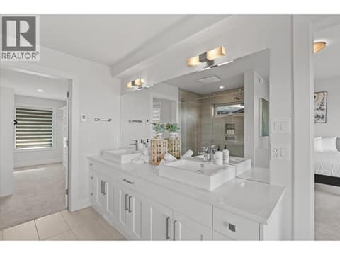 1st upstairs bedroom ensuite at 980 Ledgeview Court, Upper Mission, Kelowna