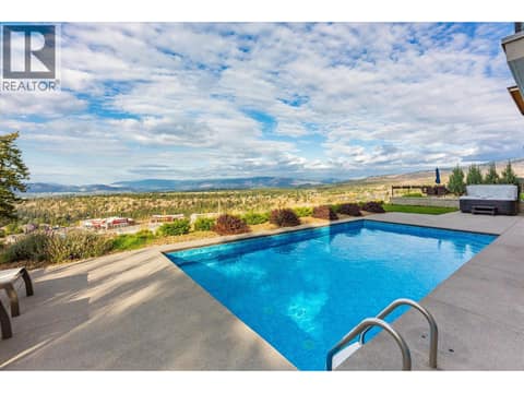 Hot tub and lawn space in backyard at 980 Ledgeview Court, Upper Mission, Kelowna