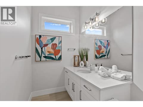 Main floor bathroom at 980 Ledgeview Court, Upper Mission, Kelowna