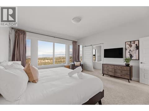 Spacious with ensuite and walk in closet at 980 Ledgeview Court, Upper Mission, Kelowna