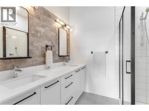 Ensuite bathroom with double vanity at 1220 Pacific Avenue Unit# 507, Springfield/Spall, Kelowna