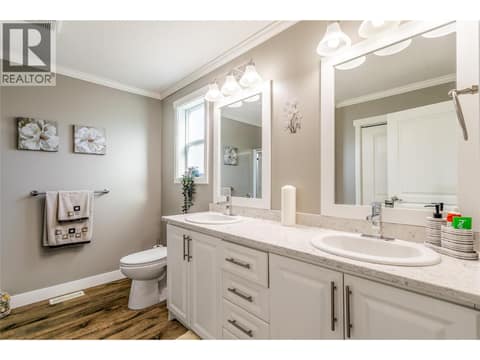 Primary bathroom ensuite with double vanity at 1835 Nancee Way Court Unit# 48, West Kelowna Estates