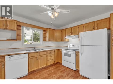 Photo 10 of 14615 Victoria Road Unit# 7, Main Town, Summerland