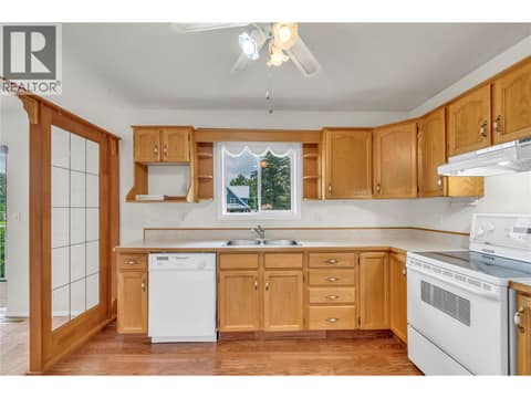 Photo 8 of 14615 Victoria Road Unit# 7, Main Town, Summerland