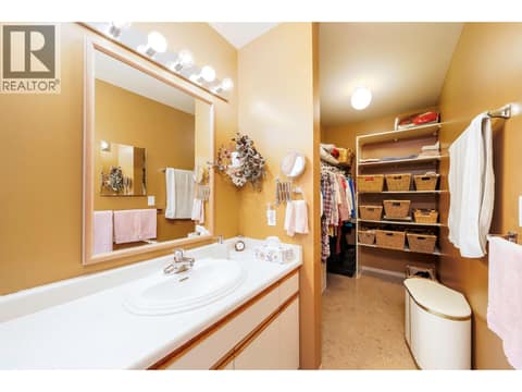 Photo 30 of 933 Purcell Drive, Dilworth Mountain, Kelowna