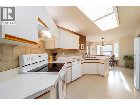 Photo 6 of 933 Purcell Drive, Dilworth Mountain, Kelowna