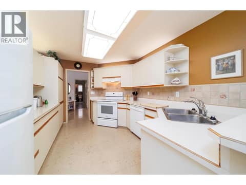 Photo 7 of 933 Purcell Drive, Dilworth Mountain, Kelowna