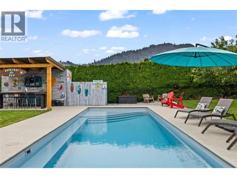 Photo 2 of 910 Westbrook Drive, Lakeview Heights, West Kelowna