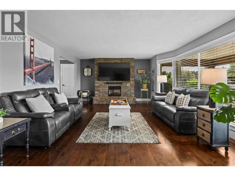 MAIN HOUSE LIVING ROOM at 910 Westbrook Drive, Lakeview Heights, West Kelowna