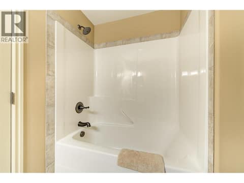 Main bathroom at 2760 Auburn Road Unit# 101, Shannon Lake, West Kelowna