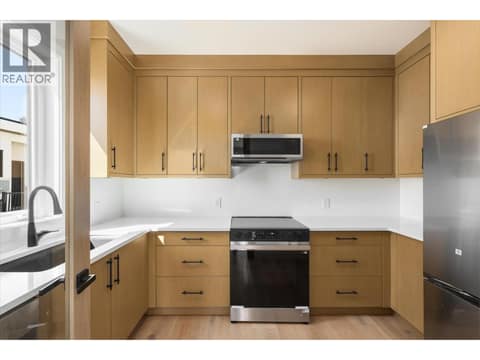 Photo 13 of 1082 Carnoustie Drive, Black Mountain, Kelowna