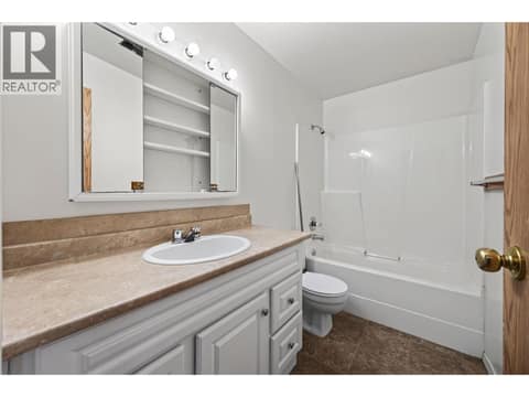 Photo 16 of 1037 Dundas Street, North Kamloops