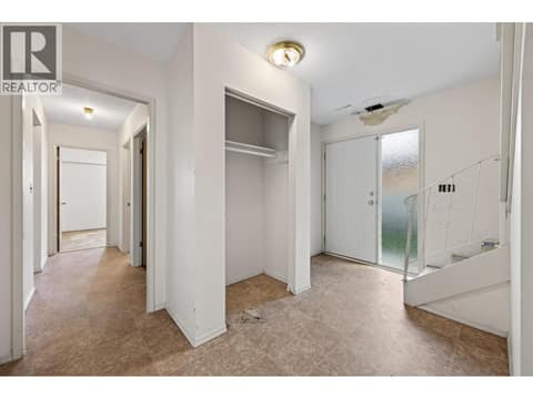 Photo 3 of 1037 Dundas Street, North Kamloops
