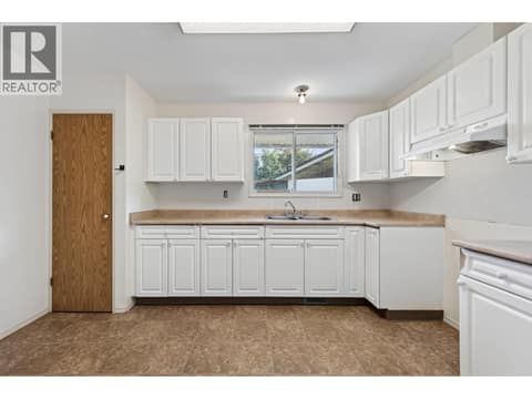 Photo 7 of 1037 Dundas Street, North Kamloops