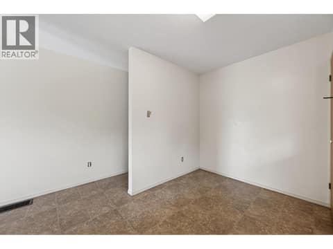 Photo 9 of 1037 Dundas Street, North Kamloops