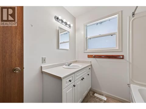 Photo 11 of 2640 Argyle Avenue, Brocklehurst, Kamloops