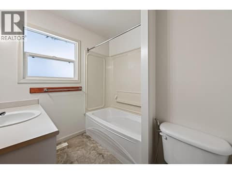Photo 12 of 2640 Argyle Avenue, Brocklehurst, Kamloops