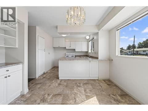 Photo 5 of 2640 Argyle Avenue, Brocklehurst, Kamloops