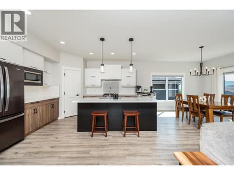 Photo 3 of 5112 Turtle Pond Court, Bella Vista, Vernon