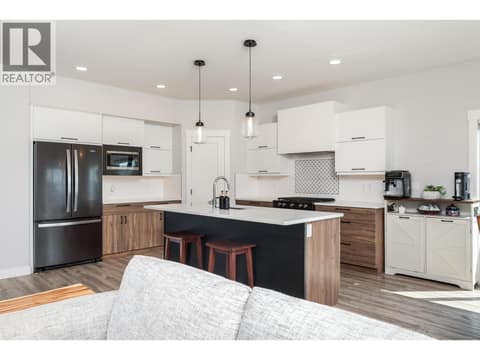 Photo 5 of 5112 Turtle Pond Court, Bella Vista, Vernon