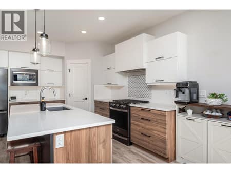 Photo 6 of 5112 Turtle Pond Court, Bella Vista, Vernon