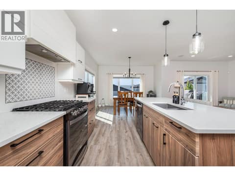 Photo 7 of 5112 Turtle Pond Court, Bella Vista, Vernon