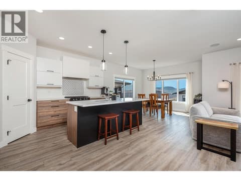 Photo 8 of 5112 Turtle Pond Court, Bella Vista, Vernon