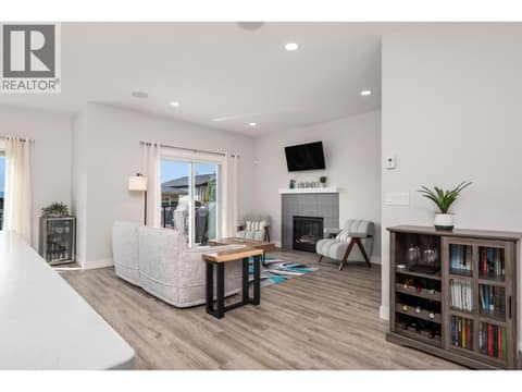 Photo 9 of 5112 Turtle Pond Court, Bella Vista, Vernon