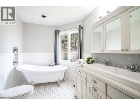 Second Level- Master Ensuite at 670 Cassiar Road, Dilworth Mountain, Kelowna