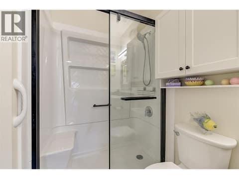 Suite Bathroom at 12633 Driftwood Court, Lake Country North West