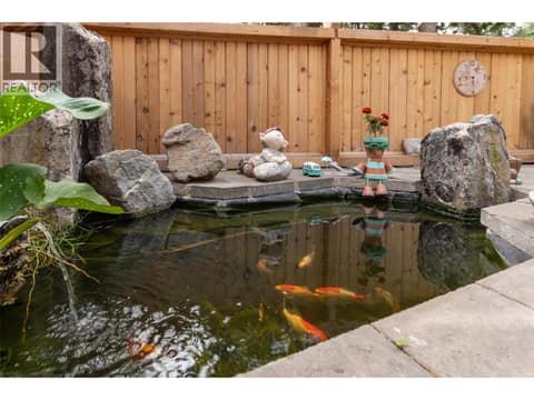 Suite Patio Pond at 12633 Driftwood Court, Lake Country North West
