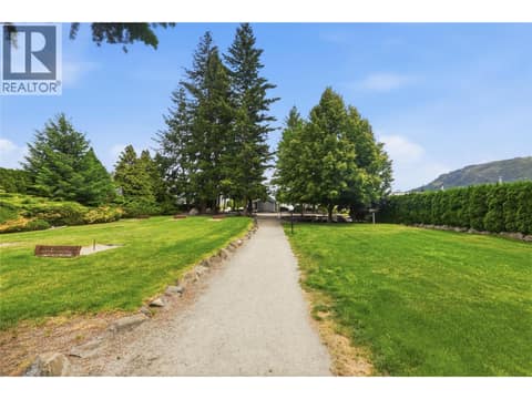 Horseshoe Pits and walkway at 1850 Shannon Lake Road Unit# 73, Shannon Lake, West Kelowna