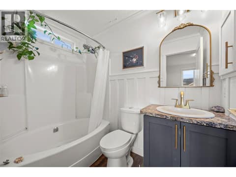Stylish ensuite with a tub/shower combination and updated finishes. at 9020 Jim Bailey Road Unit# 174, Lake Country East / Oyama, Kelowna